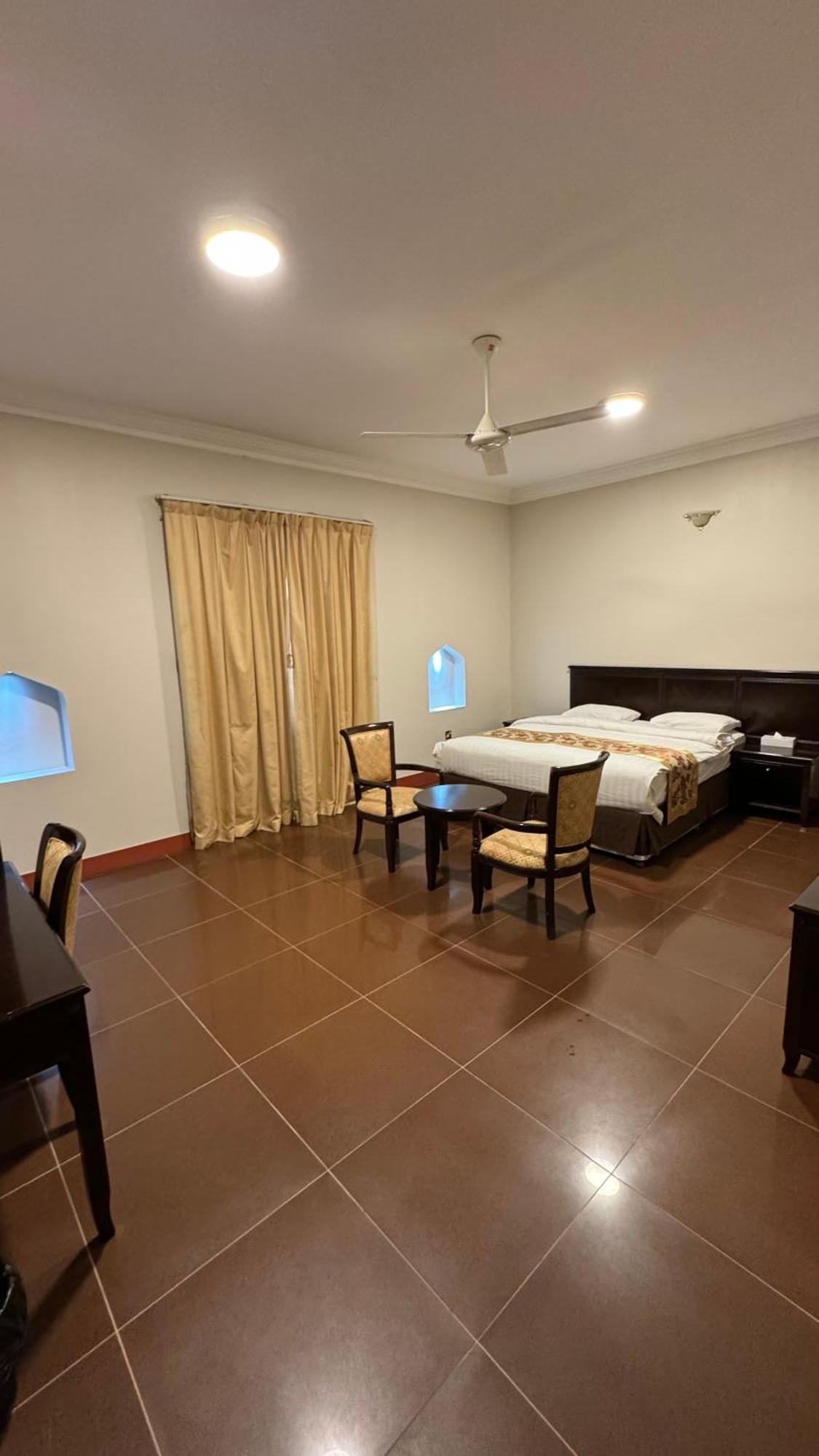 Gulf Crown Hotel Apartment 세브 외부 사진