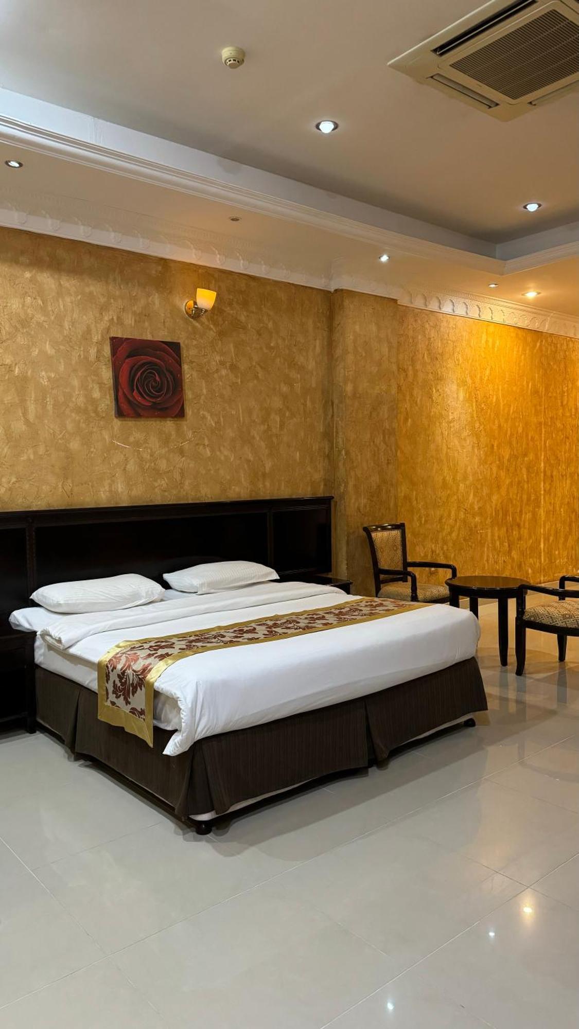 Gulf Crown Hotel Apartment 세브 외부 사진