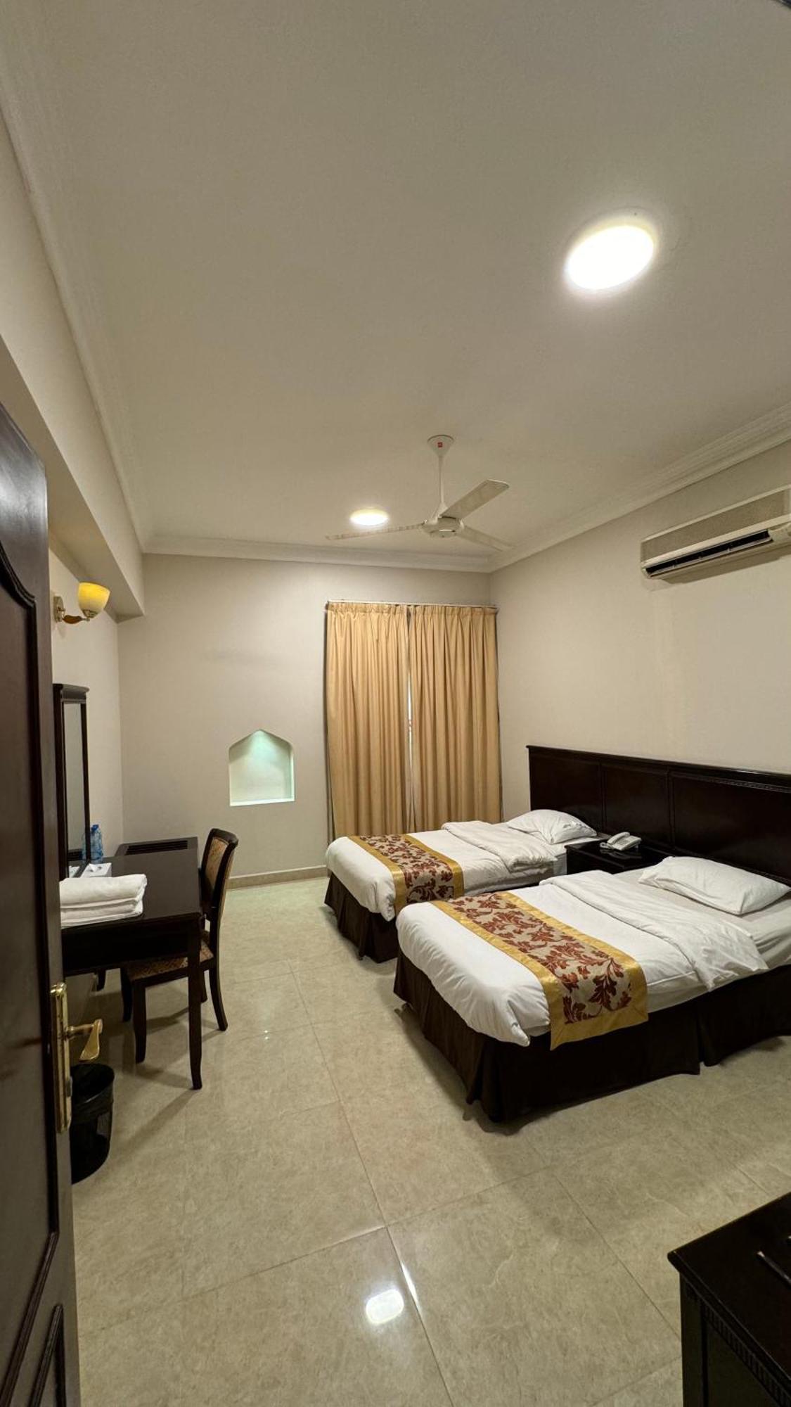 Gulf Crown Hotel Apartment 세브 외부 사진